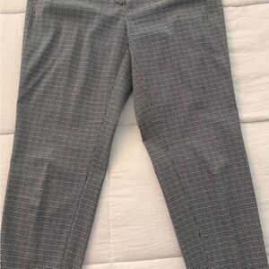 Stylish Black and White Checkered Women's Cropped Pants